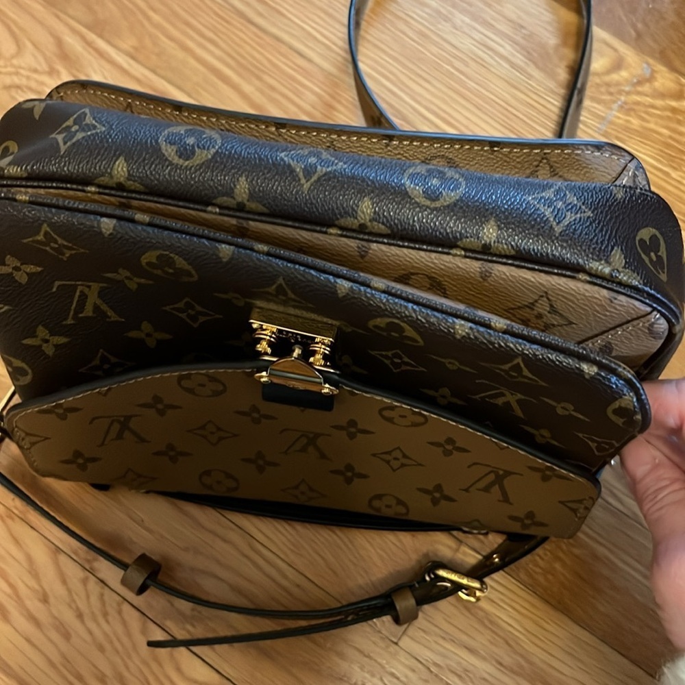 Louis Vuitton AUTHENTIC  Reversible Pochette Métis - Picture 7 of 9